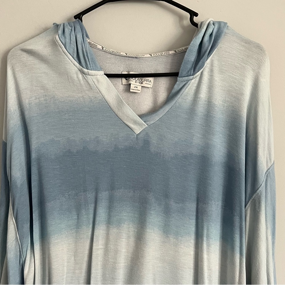 Koolaburra by UGG Light Blue Lightweight Half Sleeve Hooded Tee Shirt - Picture 2 of 5